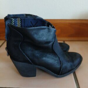 Blowfish Malibu Black Ankle Boots with Patterned Lining (B138)
